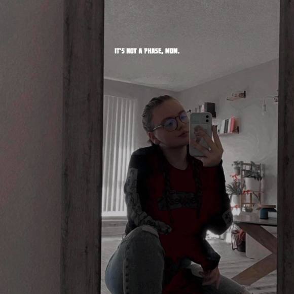 Meet your Posher, Danielle - Picture 1 of 1